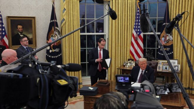 e-e-καρότο-και-μαστίγιο-για-τους-δασμο-563429461