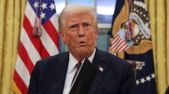 τραμπ-με-δασμούς-100-απειλεί-τις-χώρες-τη-563429401