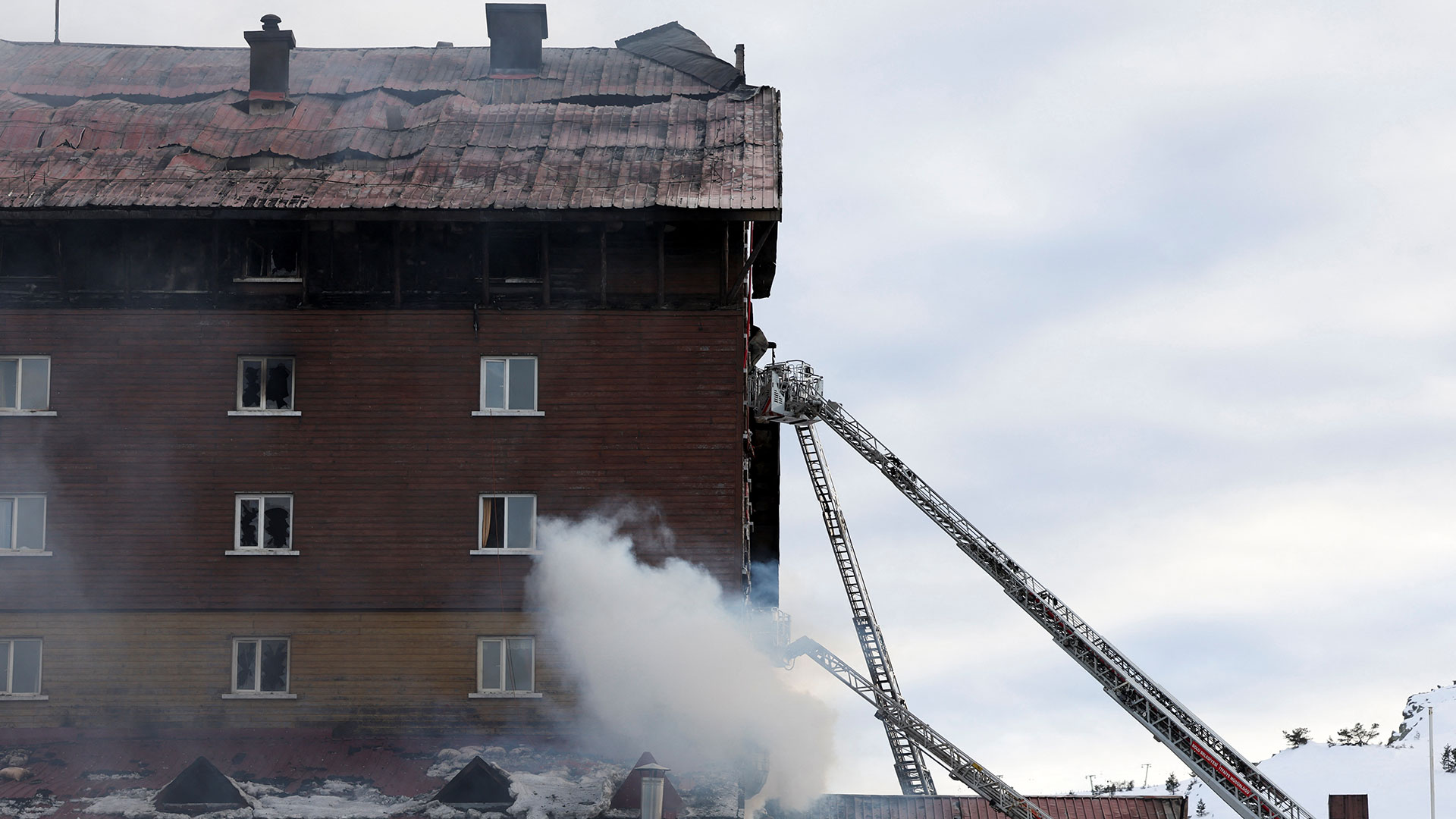 Τουρκία: Τέσσερις συλλήψεις για την πολύνεκρη πυρκαγιά – Οι καταγγελίες και οι μαρτυρίες των ενοίκων-1