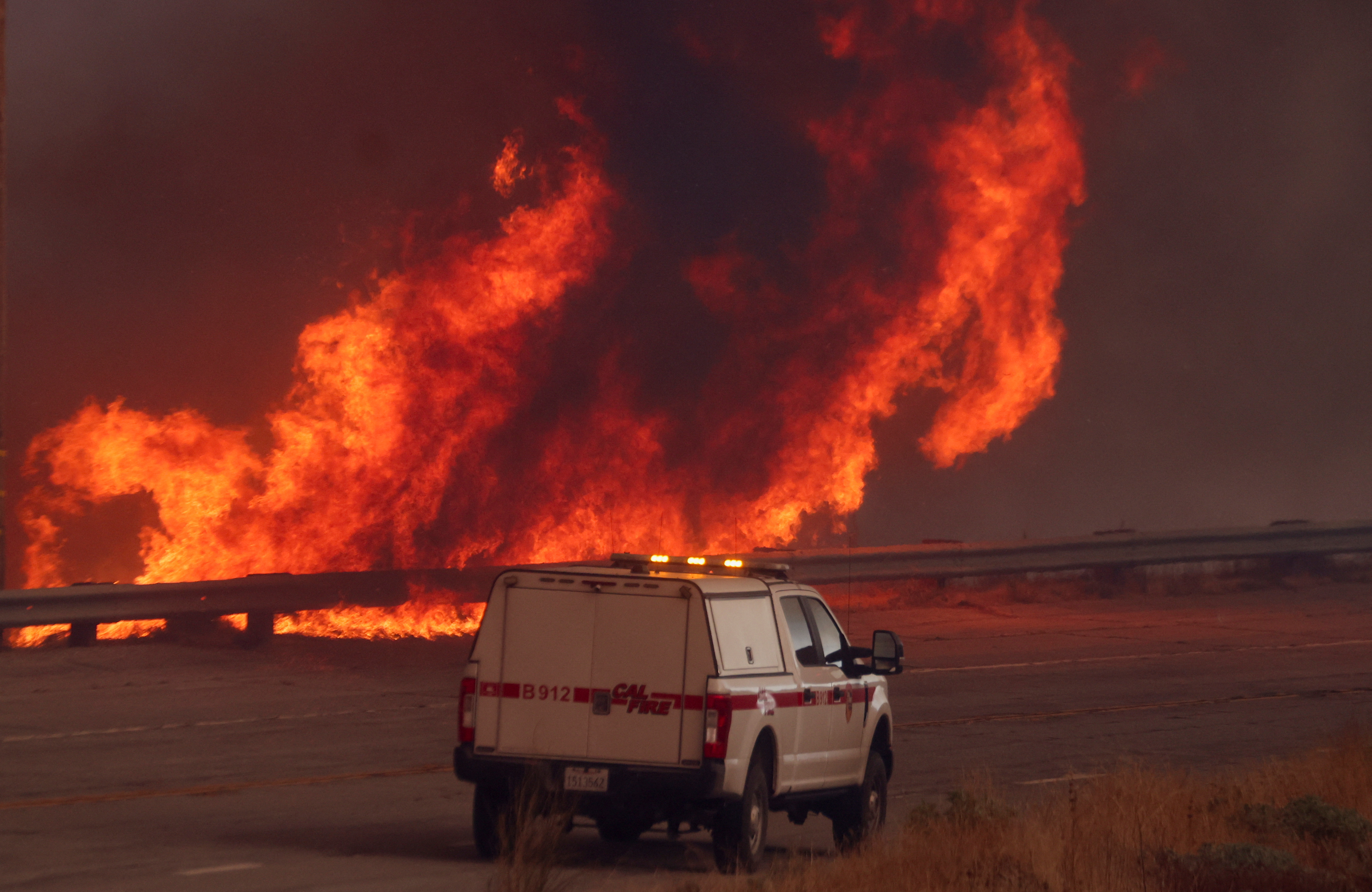 Νέα μεγάλη πυρκαγιά στο Λος Αντζελες – Στη μάχη 4.000 πυροσβέστες-4