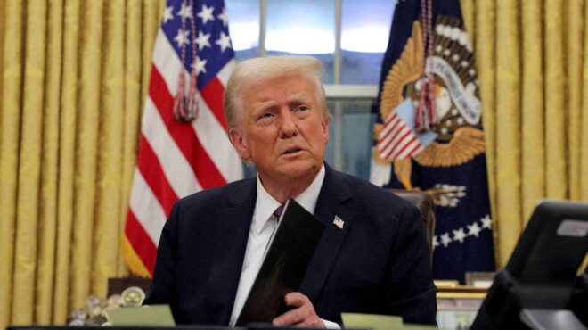 τραμπ-εδωσε-χάρη-σε-δύο-λευκούς-αστυνο-563431780