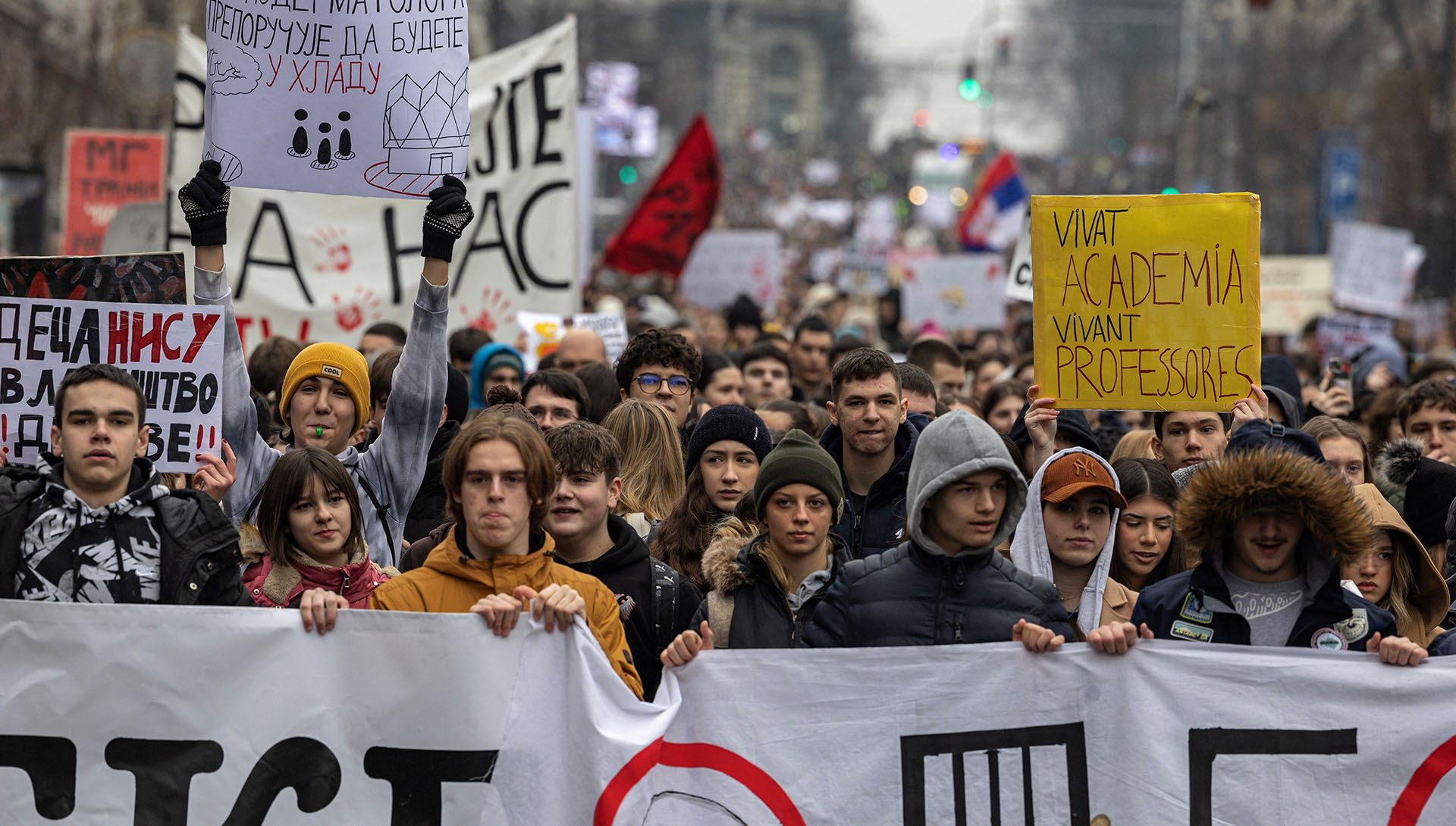 Σερβία: Πώς οι μαζικές διαδηλώσεις έφεραν την παραίτηση του πρωθυπουργού-1