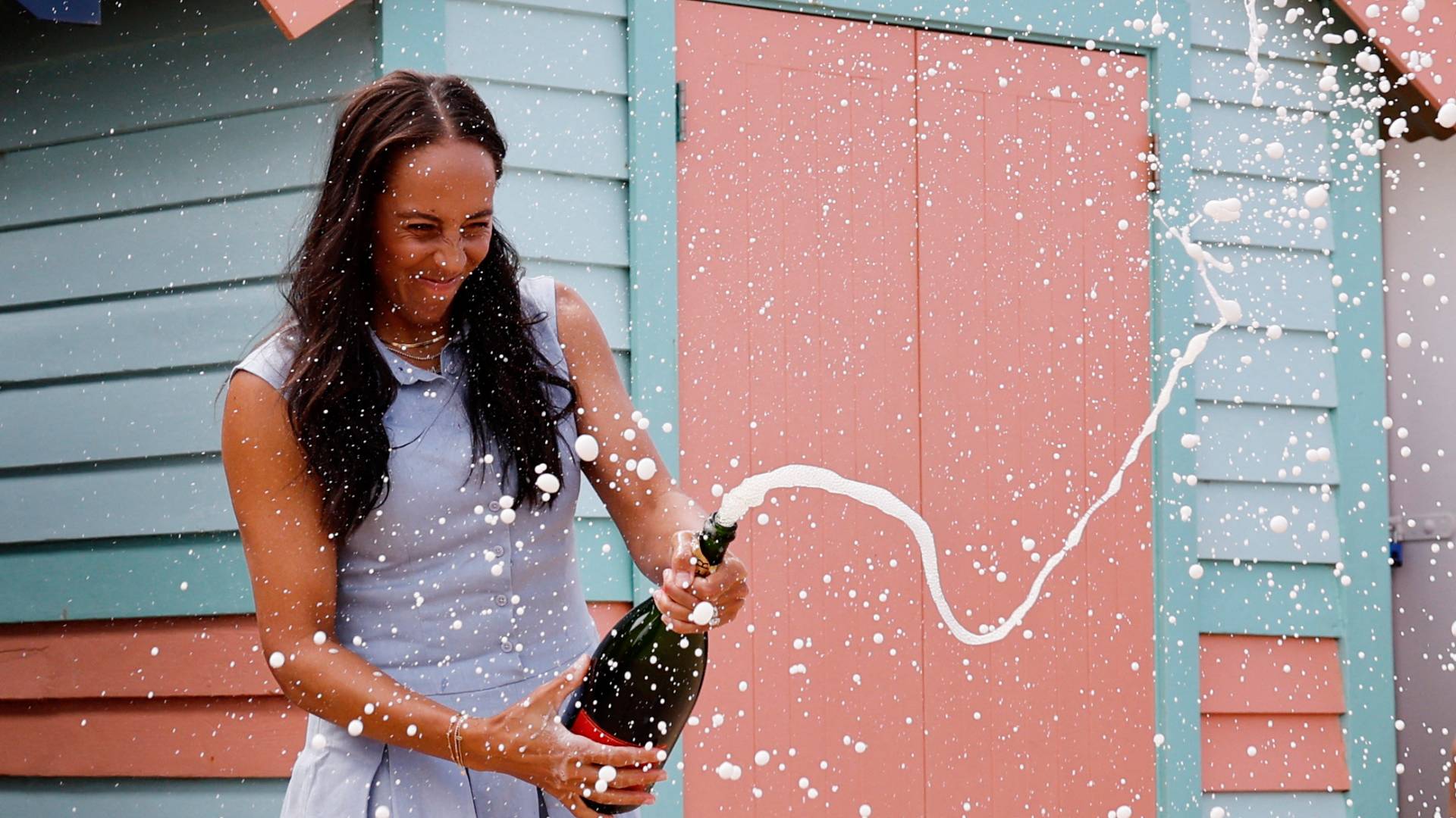 Ιταλός εξωγήινος, Αμερικανίδα μαχήτρια-1