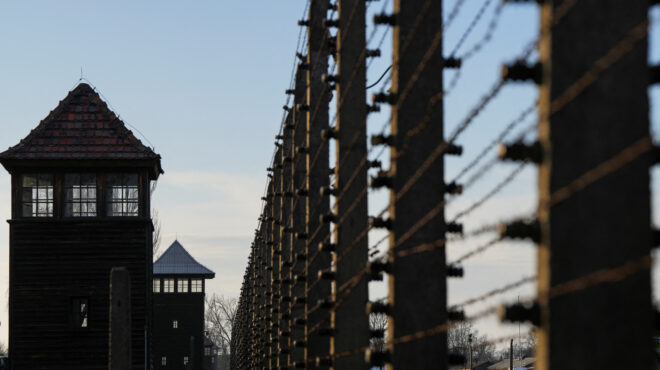 live-η-εκδήλωση-μνήμης-για-την-απελευθέρω-563438389