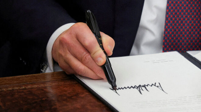 ο-μαρκαδόρος-του-τραμπ-563438659