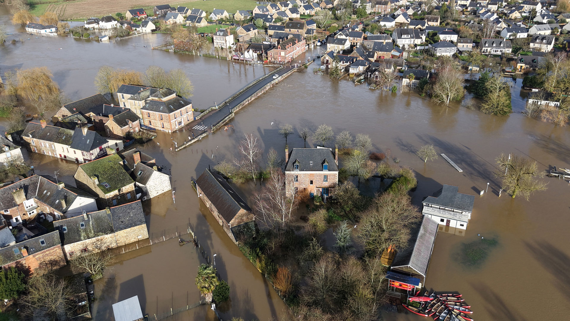 Γαλλία: Εκτεταμένες πλημμύρες στα δυτικά – Εκκενώθηκαν σπίτια-4