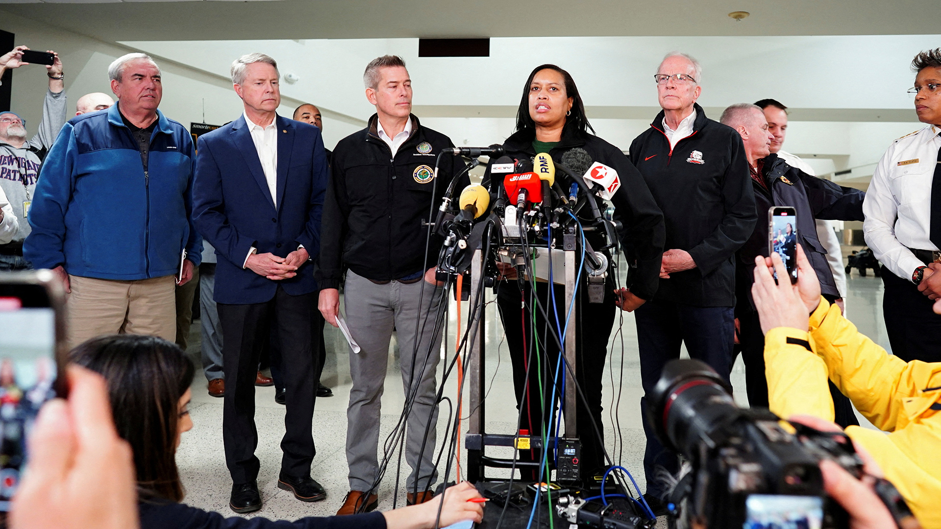 Ουάσιγκτον: Σύγκρουση αεροπλάνου με στρατιωτικό ελικόπτερο – Αναφορές για νεκρούς-3