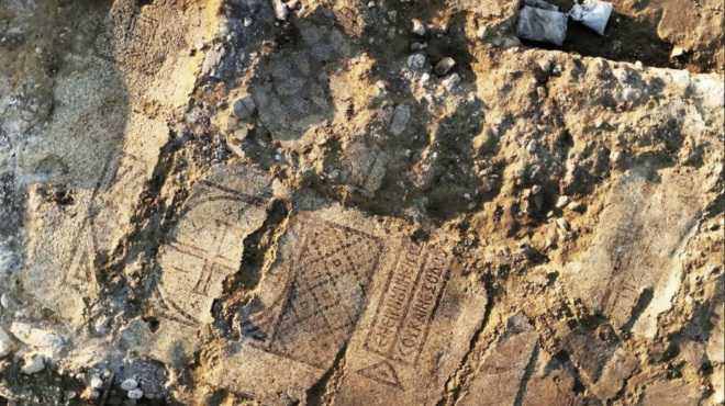 ελληνική-επιγραφή-σε-κατάλοιπα-βυζαν-563405194