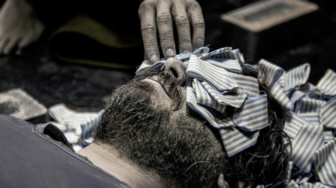 οι-βαθιές-ουλές-του-ανθρώπινου-βίου-563434825