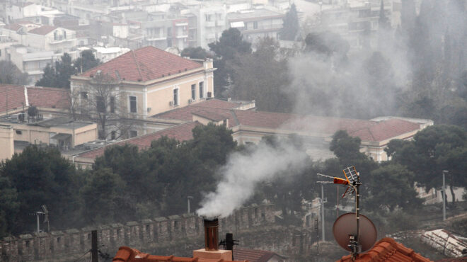 ενα-τζάκι-σε-4-ώρες-ρυπαίνει-όσο-1-000-οχήμα-563400985