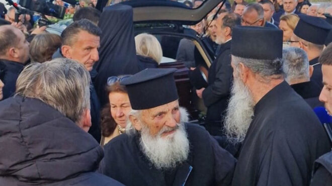 ο-παπα-χρήστος-και-ο-αρχιεπίσκοπος-ανα-563441341