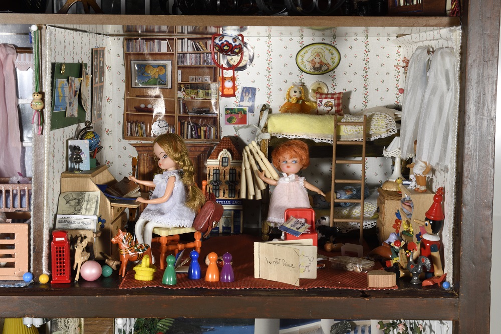 Ελλη Σολομωνίδου-Μπαλάνου. Το Κουκλόσπιτο De Gaulle, ένα θαύμα χειροτεχνίας-3