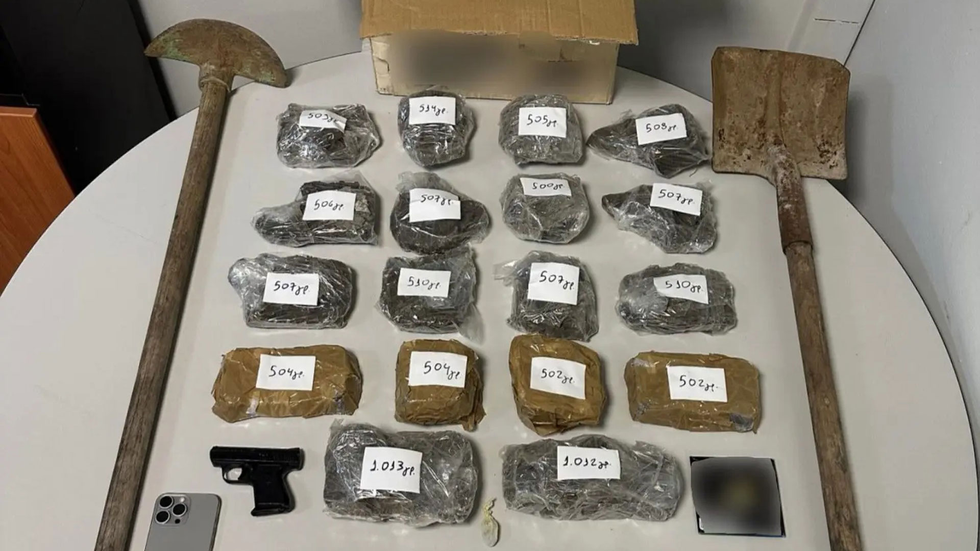 Θεσσαλονίκη: Εσκαβαν στο δάσος για να θάψουν ηρωίνη, συνελήφθησαν επ’ αυτοφώρω-1