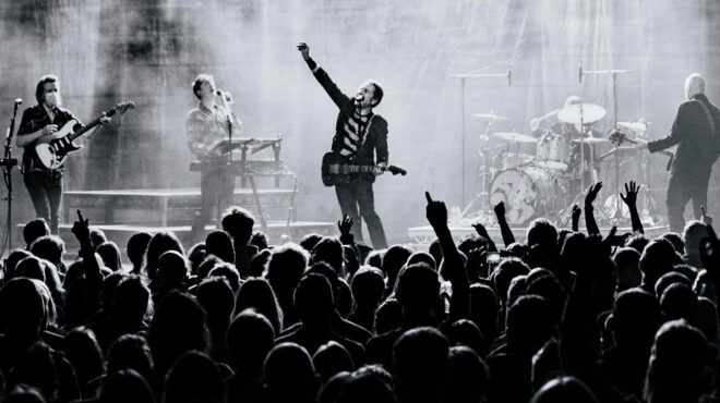 τα-ελληνοαγγλικά-μαύρα-μάτια-563418112