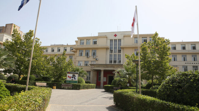 ερυθρός-σταυρός-πτώση-ασανσέρ-διατ-563408485