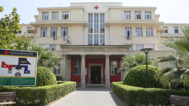 ερυθρός-σταυρός-αναζητείται-για-να-563408701