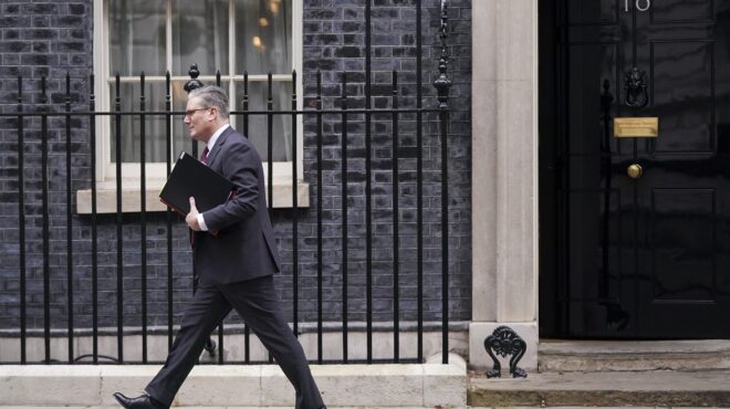 ο-μασκ-ο-στάρμερ-και-η-συμμορία-παιδόφι-563435629