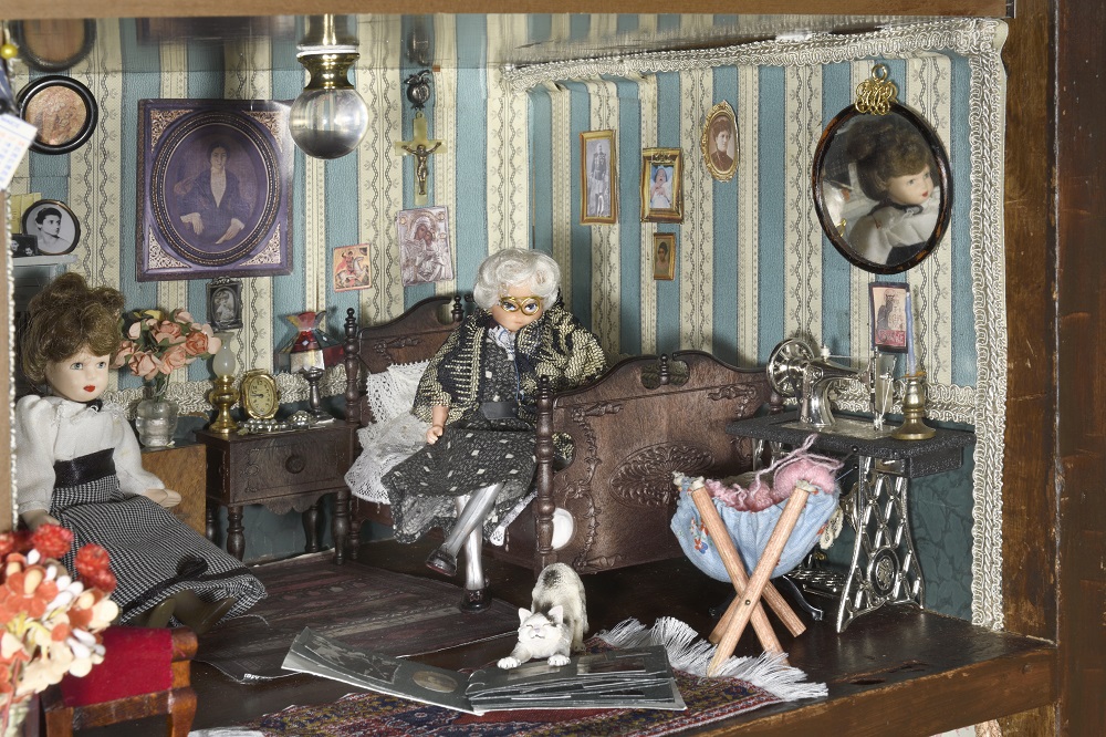 Ελλη Σολομωνίδου-Μπαλάνου. Το Κουκλόσπιτο De Gaulle, ένα θαύμα χειροτεχνίας-2