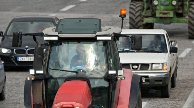 αγρότες-έκλεισαν-την-εθνική-οδό-στο-κά-563446036
