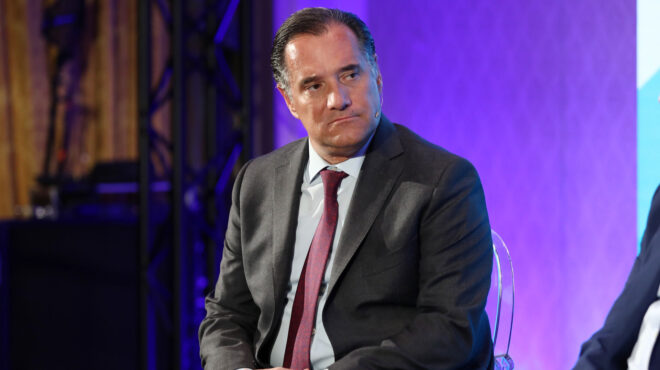 ερυθρός-σταυρός-πτώση-ασανσέρ-η-ανά-563408767