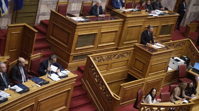 βουλή-live-η-μονομαχία-μητσοτάκη-ανδρ-563433211