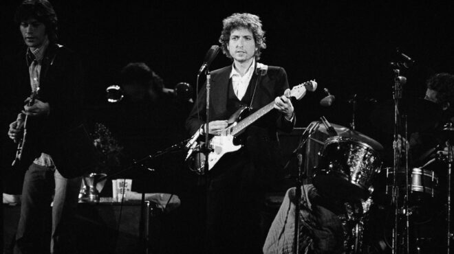 από-τα-σκουπίδια-του-μπομπ-ντίλαν-σε-δη-563415604