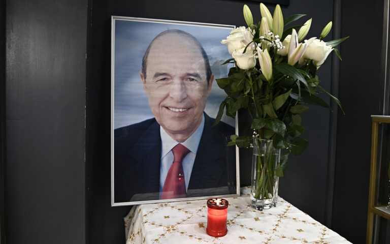 κώστας-σημίτης-live-το-ύστατο-χαίρε-στο-563408086