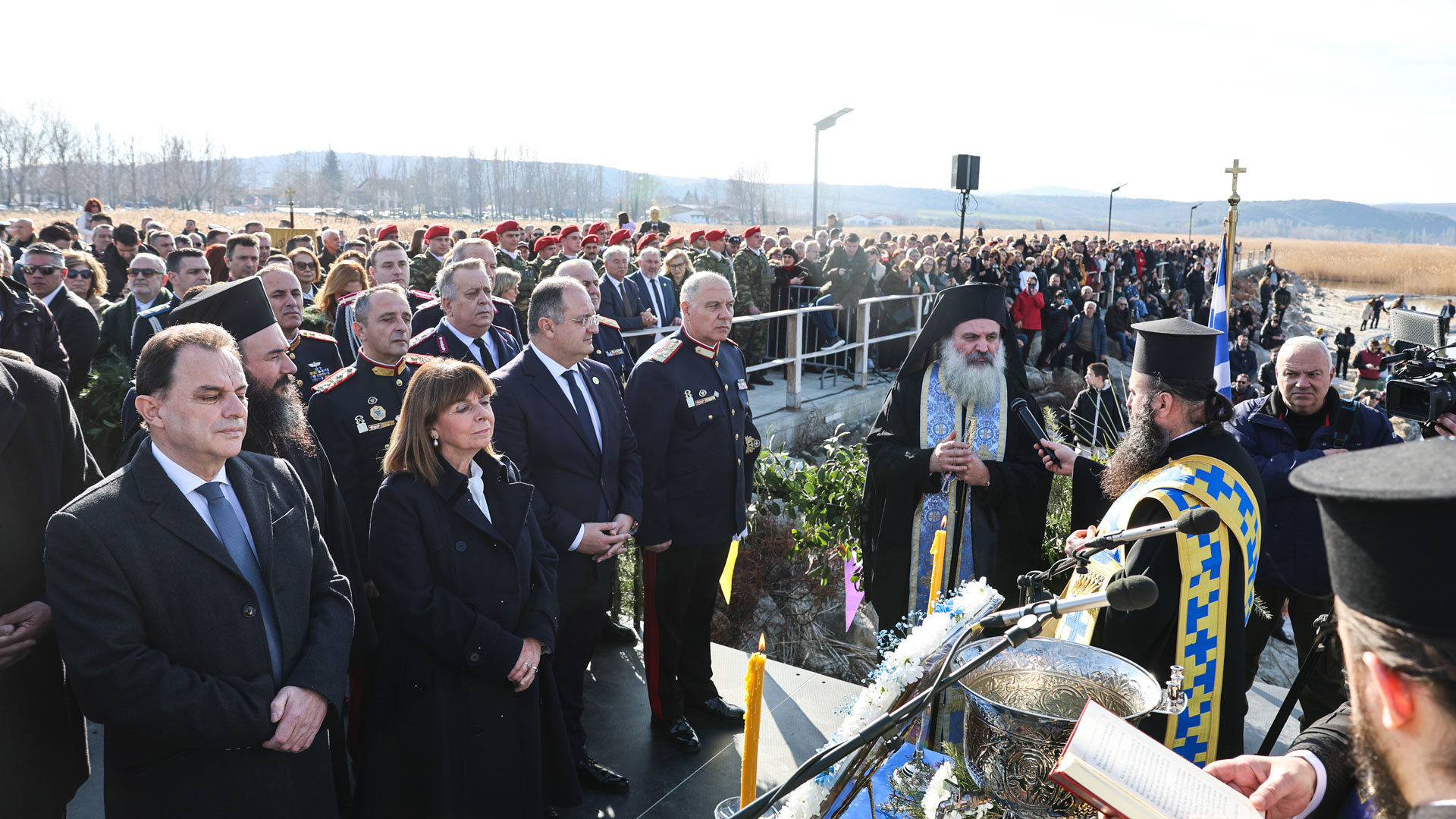 Κατ. Σακελλαροπούλου: Tο φως της αγάπης να διαλύσει τα σκότη που απειλούν την ανθρωπότητα-1