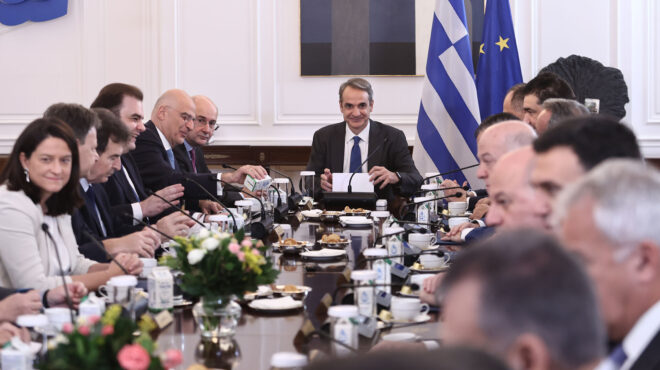 θεωρείο-η-ερμηνεία-του-υπουργού-563412916