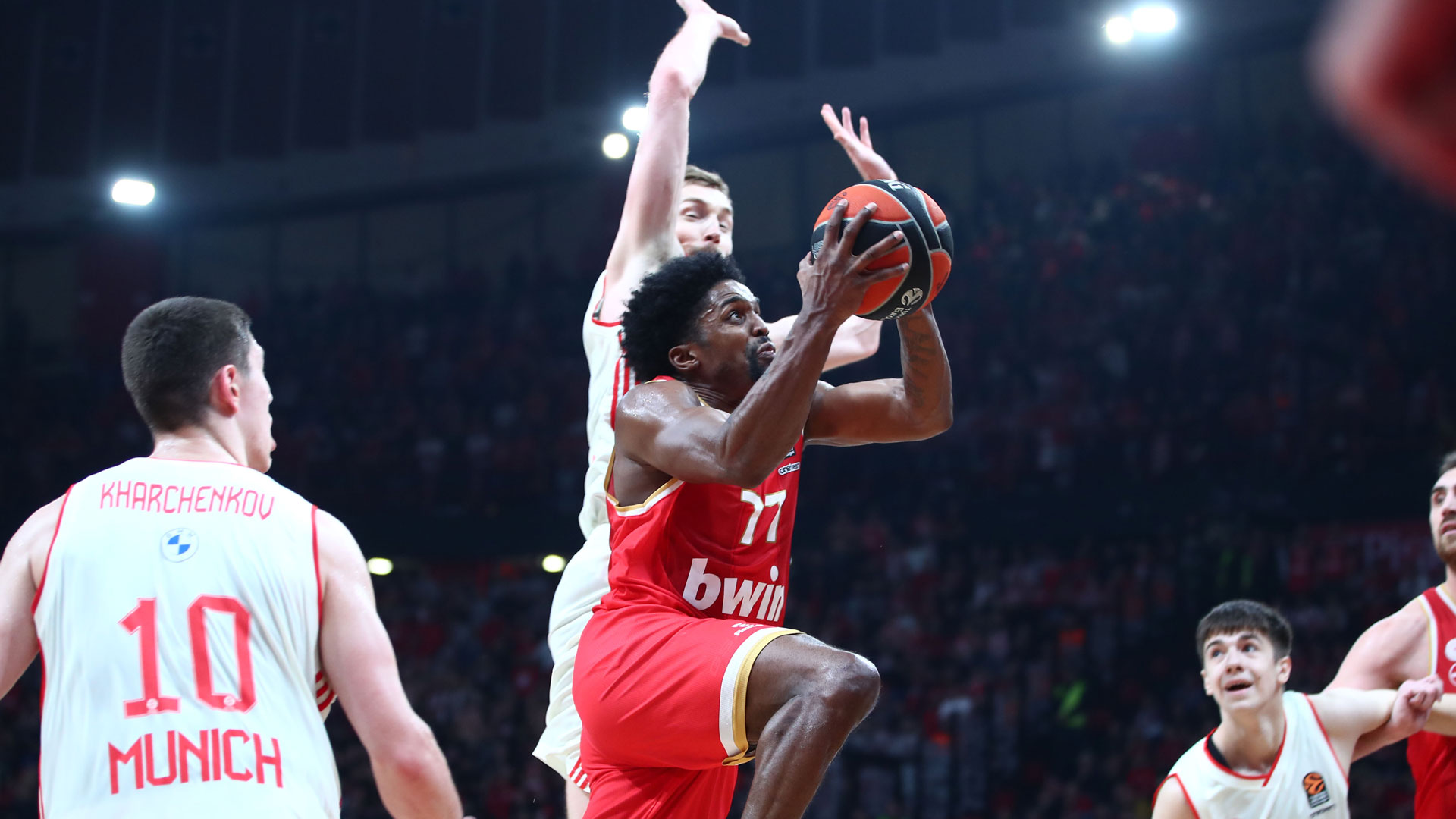 Ολυμπιακός: Συνέτριψε με 112-69 τη Μπάγερν Μονάχου – 45 πόντους ο Βεζένκοφ-1