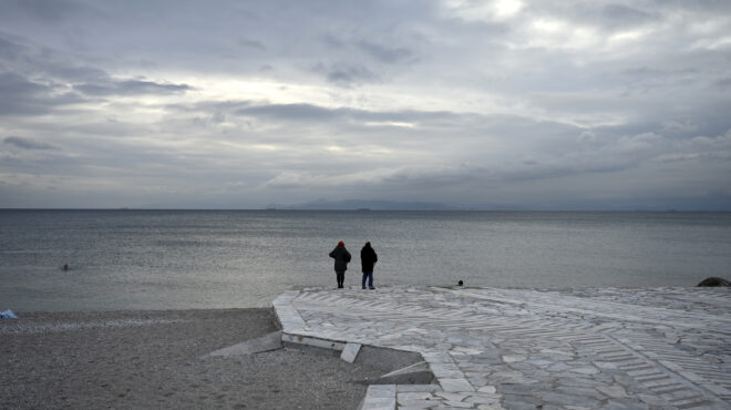 καιρός-τοπικές-βροχές-και-θερμοκρασί-563439472