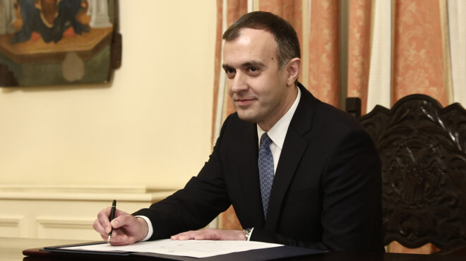 κυβέρνηση-ορκίστηκε-υφυπουργός-εξωτ-563426095