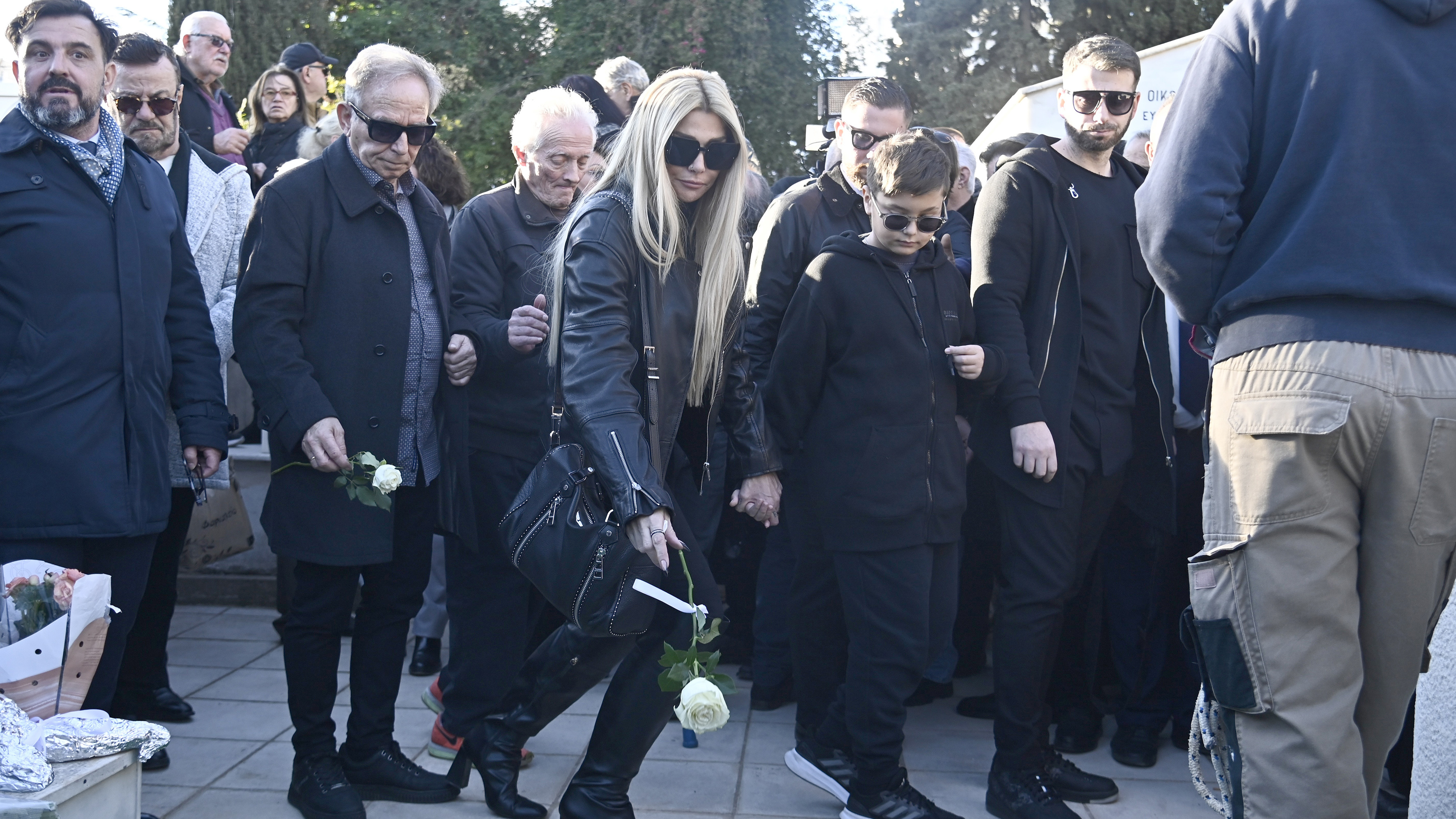 Καίτη Γκρέυ: Πλήθος κόσμου στο τελευταίο «αντίο» – Εικόνες-4