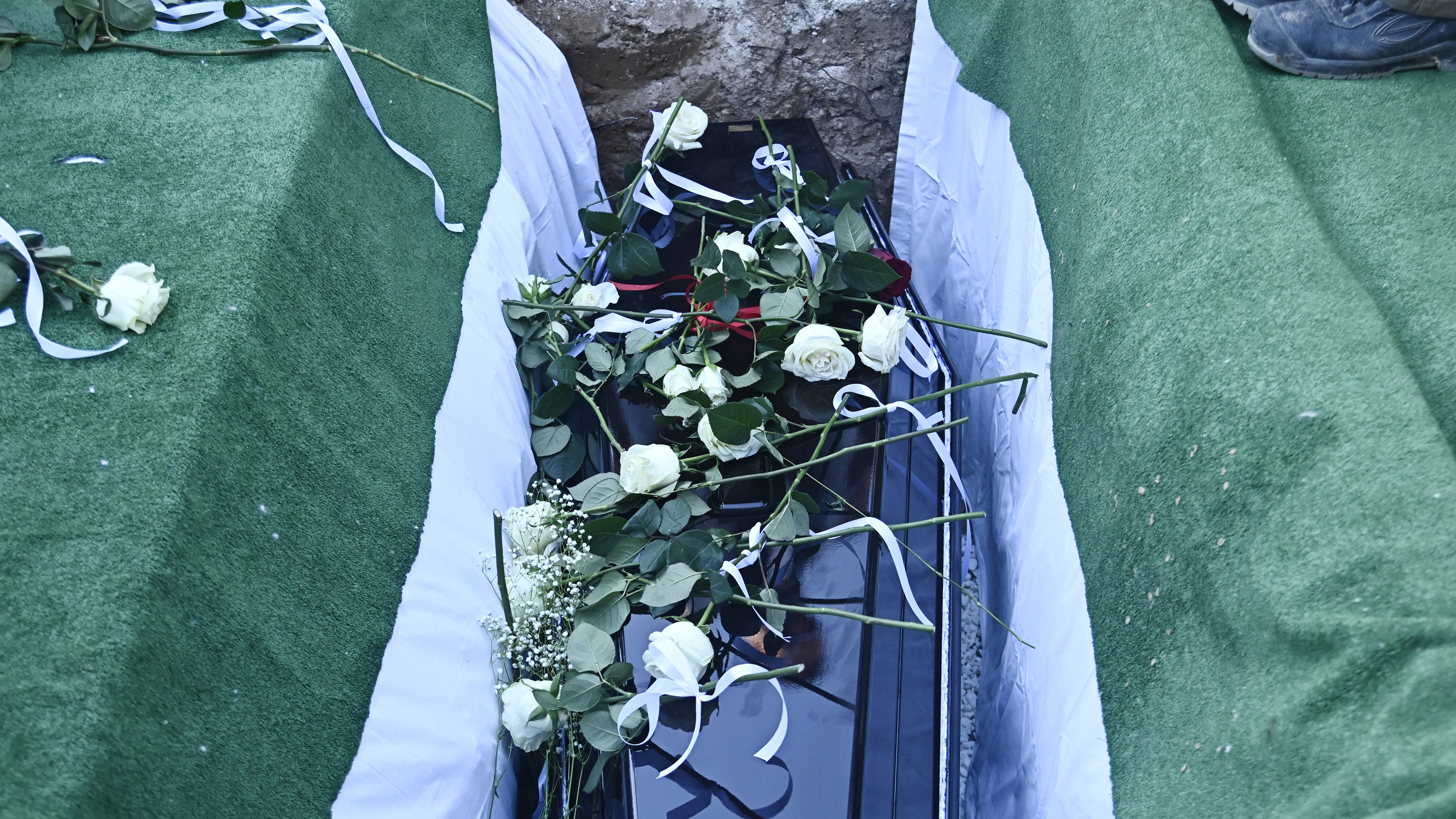 Καίτη Γκρέυ: Πλήθος κόσμου στο τελευταίο «αντίο» – Εικόνες-11