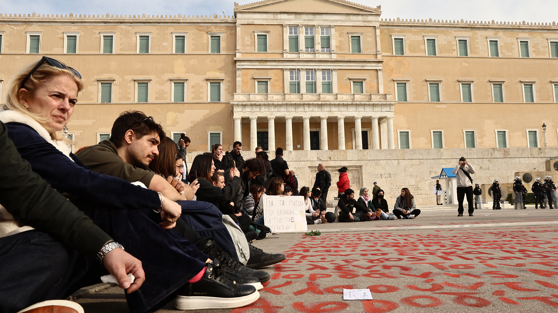 Τέμπη: Οι μαζικές διαδηλώσεις αλλάζουν την πολιτική ατζέντα-1