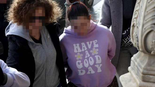 κρήτη-μητέρα-και-σύντροφος-αλληλοκατ-563442169