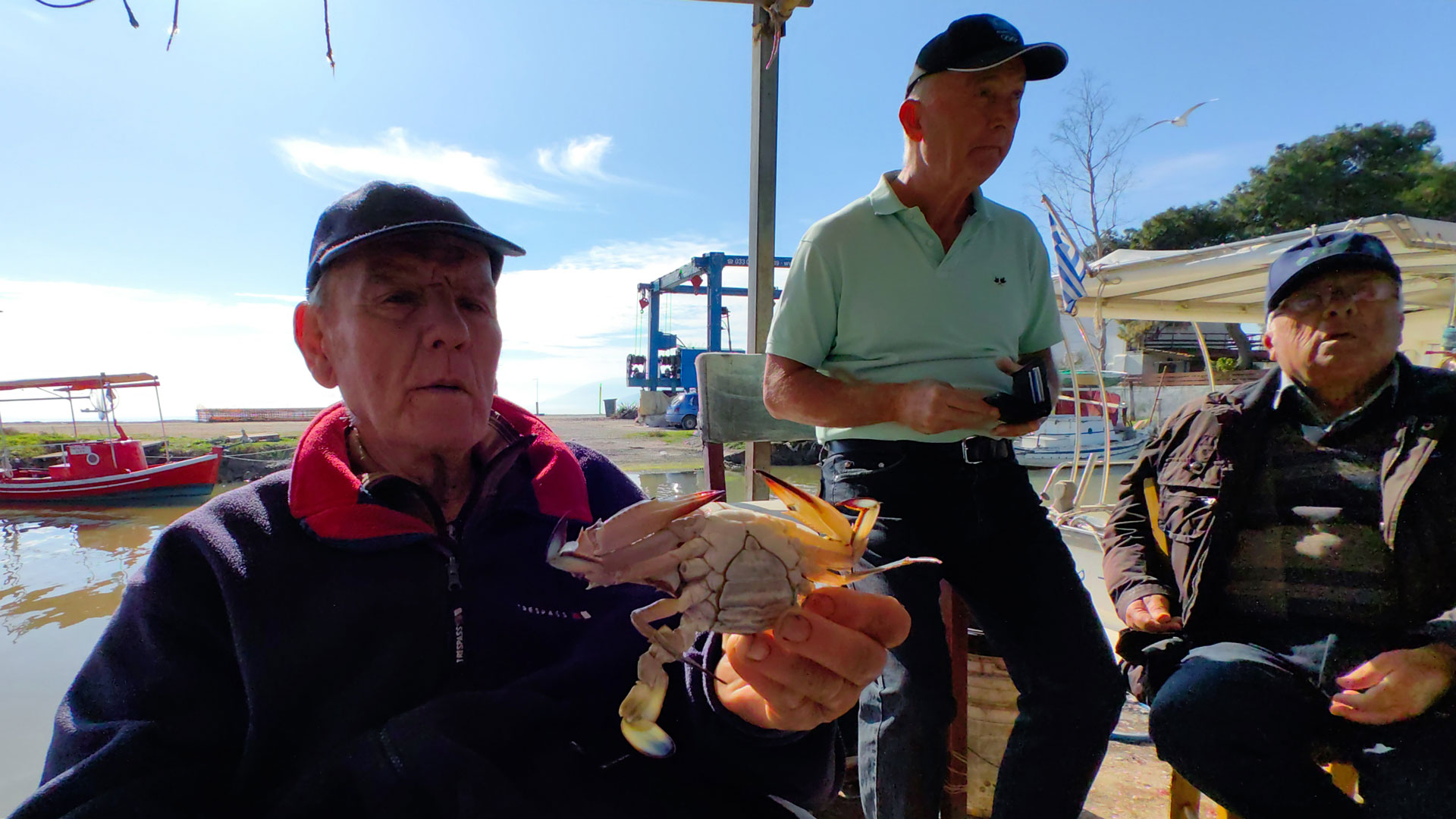 Αργολίδα: Μπλε καβούρια έπιασε ψαράς στη Νέα Κίο-1