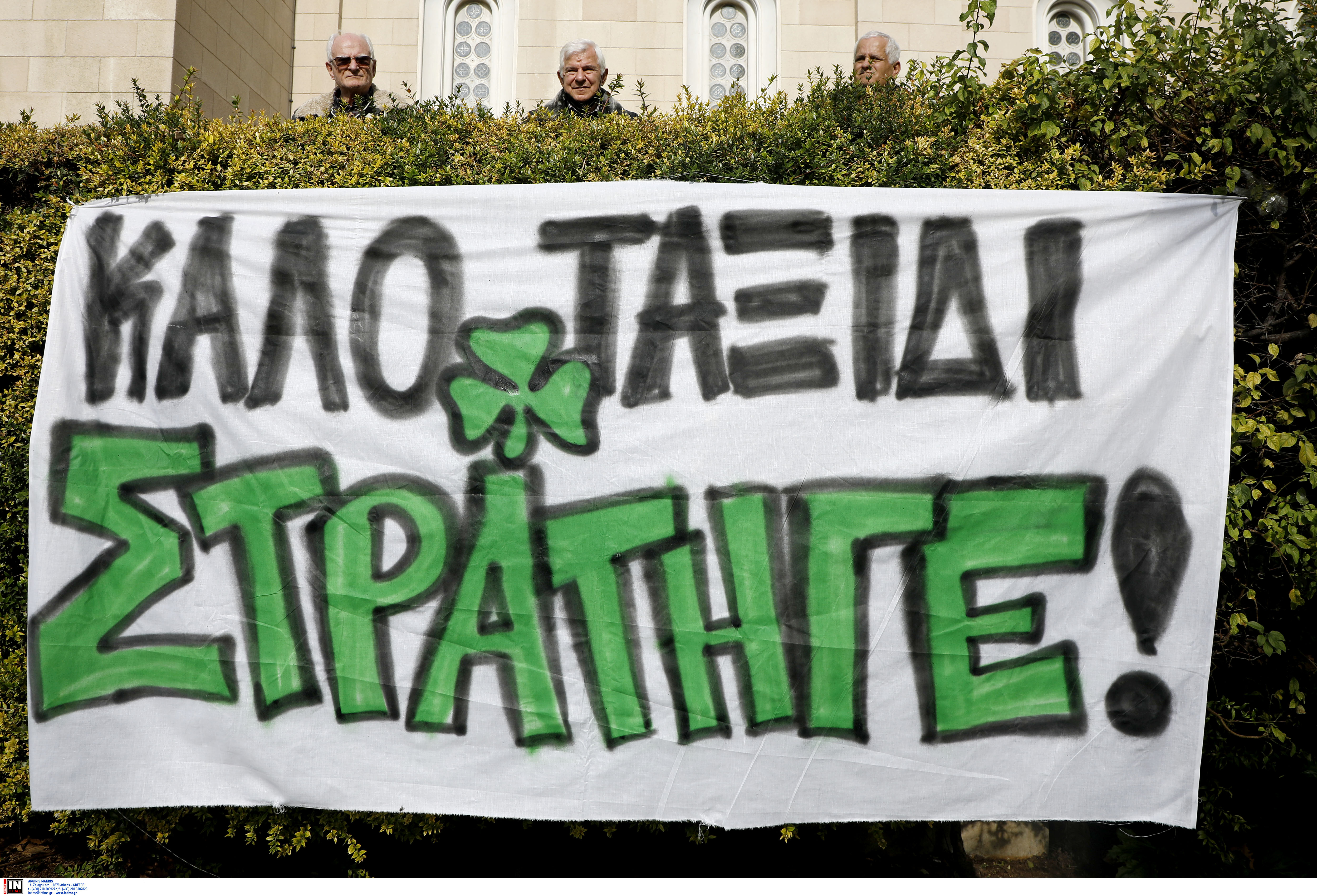 Κηδεία Μίμη Δομάζου: Ρίγη συγκίνησης για τον «στρατηγό» – Η τελευταία στάση στη Λεωφόρο-10