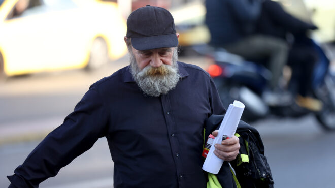 ο-αλλος-ανθρωπος-ελεύθερος-με-απαγό-563441746