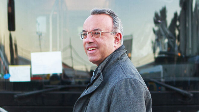 θεωρείο-φεύγει-ποιος-έρχεται-563445325