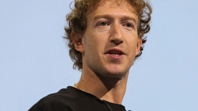 μαρκ-ζούκερμπεργκ-σκουπίδια-563409709