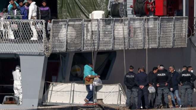 μελόνι-στέλνει-ξανά-μετανάστες-στην-α-563440669