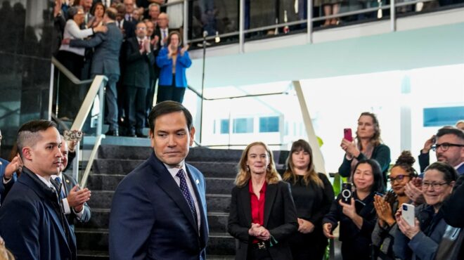 αναζητώντας-έναν-αμερικανό-μεσσία-563435347