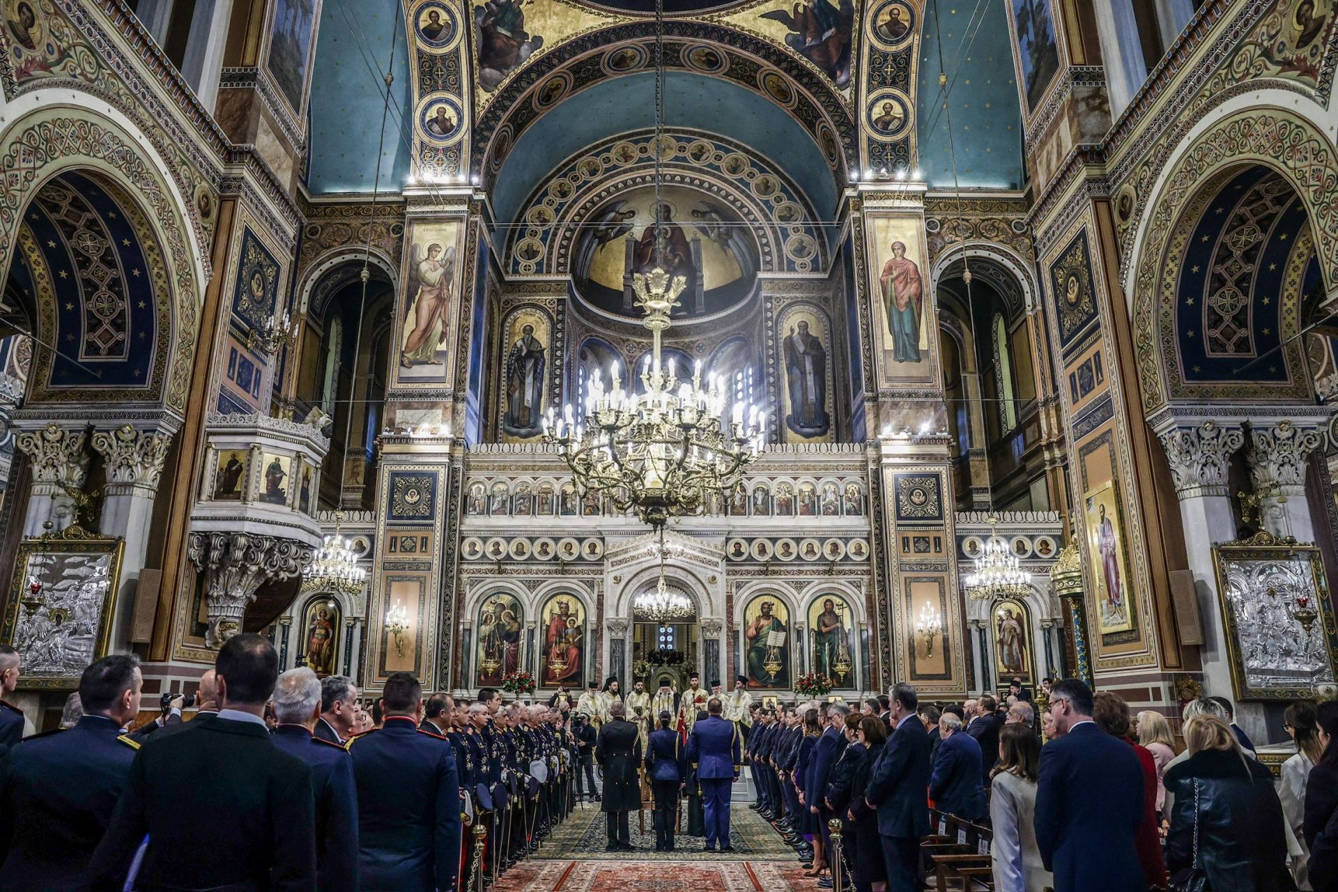 Εκπρόσωποι της ηγεσίας και πολύτεκνοι έκαναν ποδαρικό στο Προεδρικό Μέγαρο-3