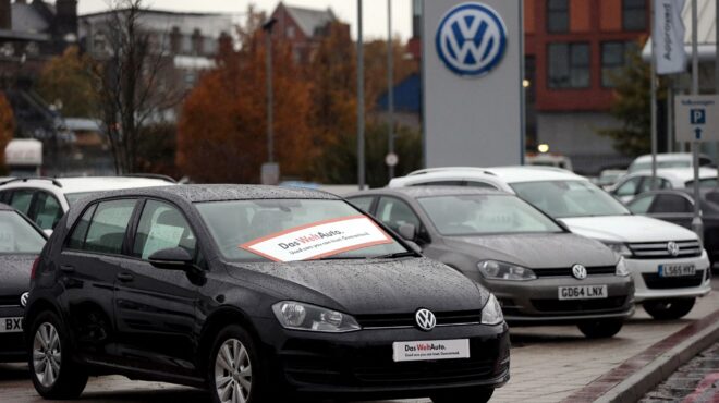 περικοπές-300-εκατ-στις-αμοιβές-στελεχώ-563407825