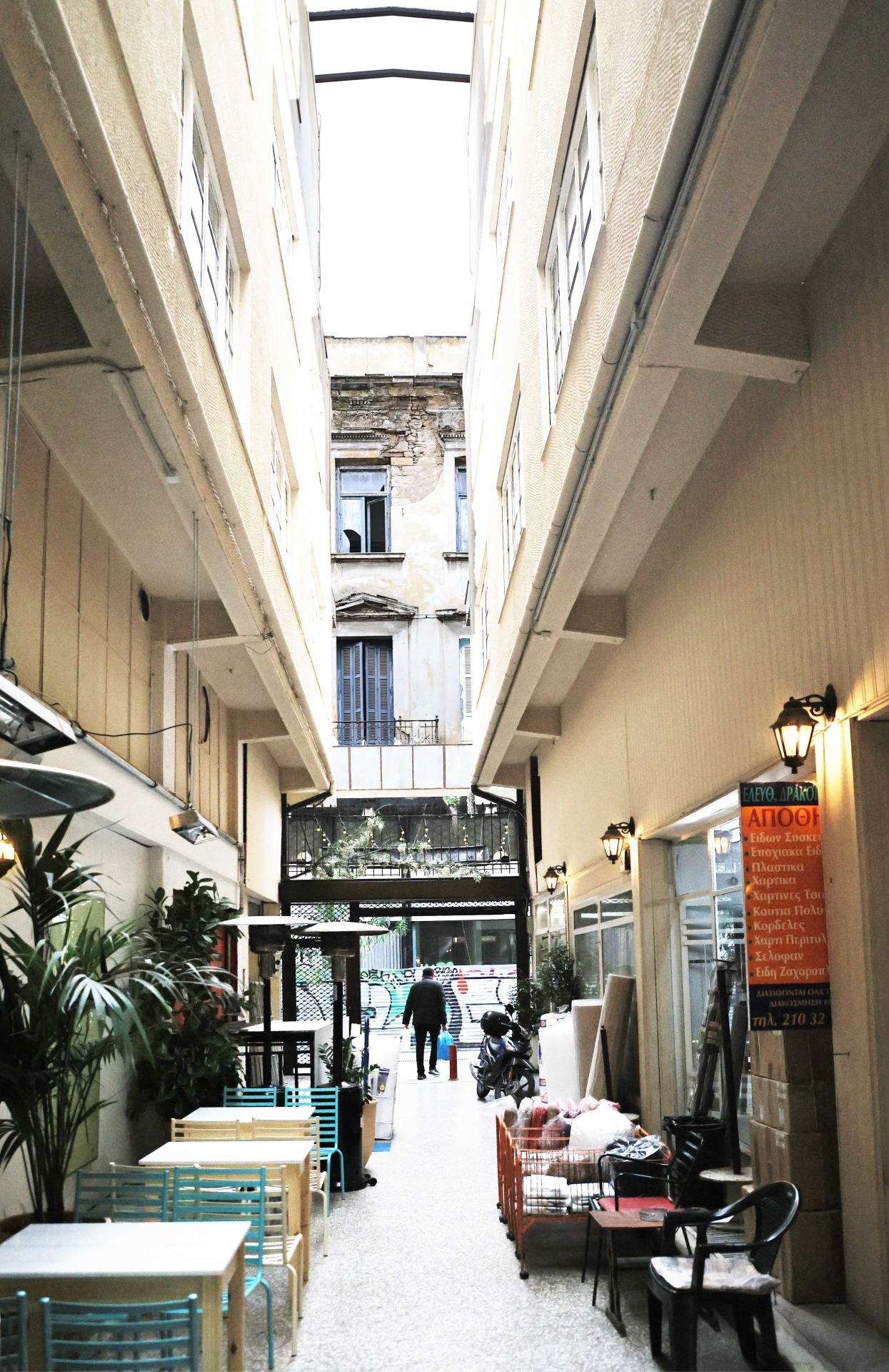 Στοά Καΐρη: Εκεί που η παλιά Αθήνα συναντά τα Airbnb-21