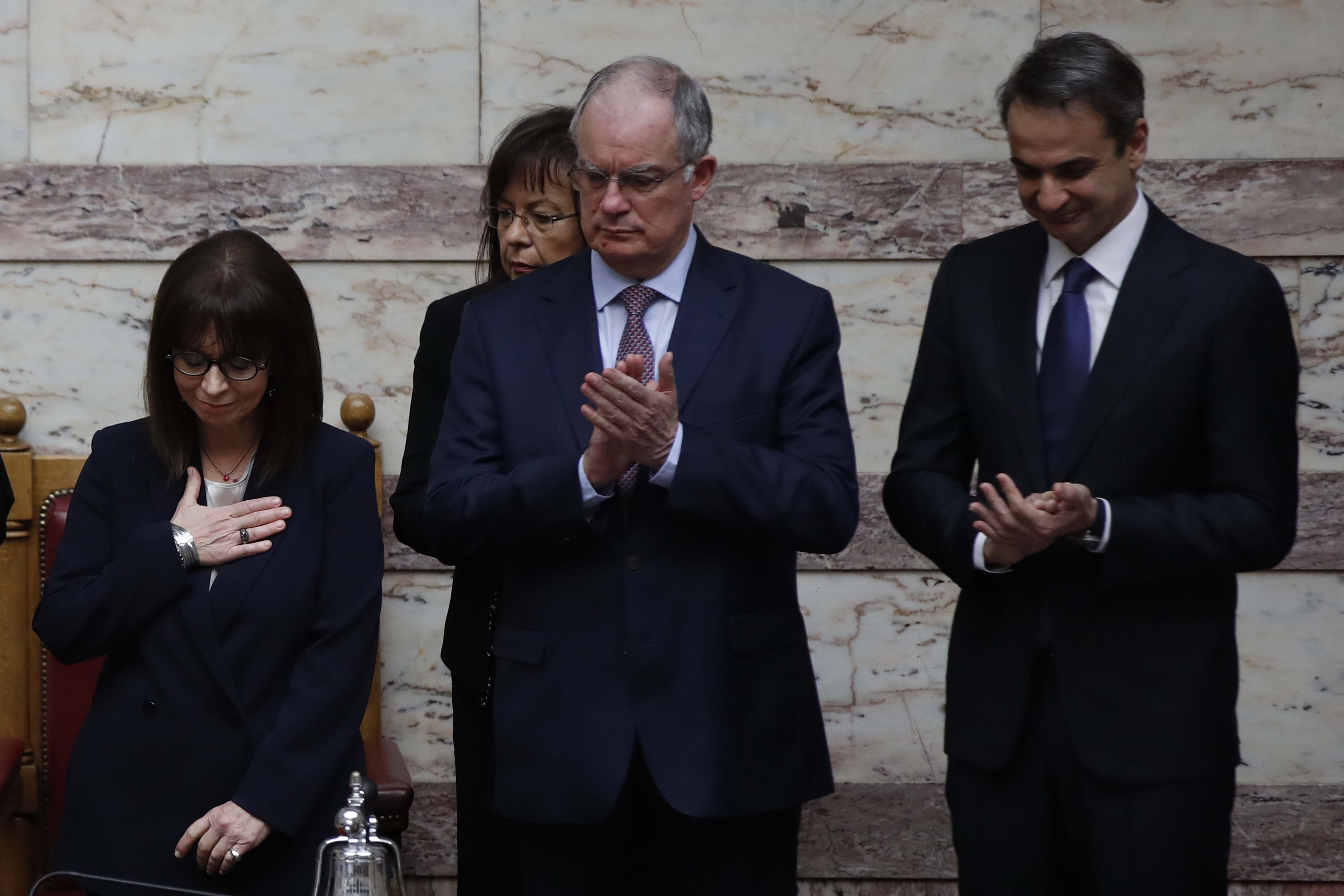 Κώστας Τασούλας: Ο πολιτικός που αγαπάει τους ποιητές-1