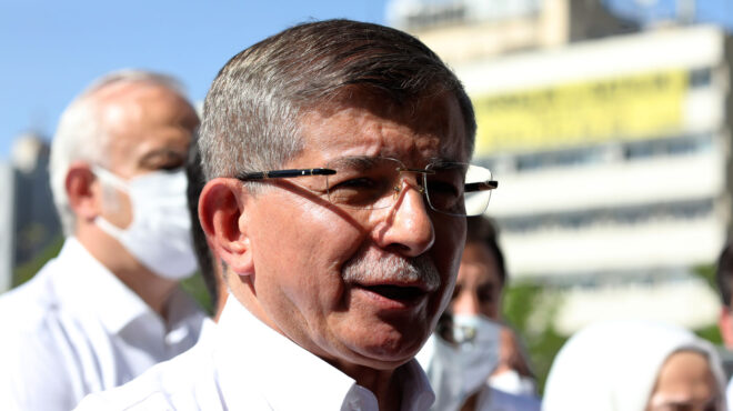 τουρκία-νταβούτογλου-και-μπαμπατζάν-563410882