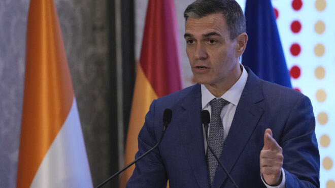 πέδρο-σάντσεθ-καλεί-σε-εξέγερση-ενά-563426308