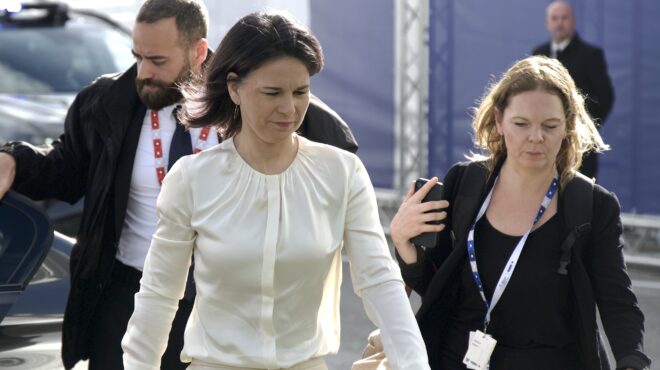 στη-δαμασκό-οι-υπ-εξωτερικών-γαλλίας-κ-563400490